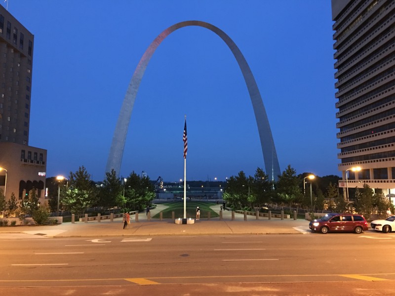 Evening view of the Gateway Arch at the Jefferson National Expansion Memorial in St. Louis