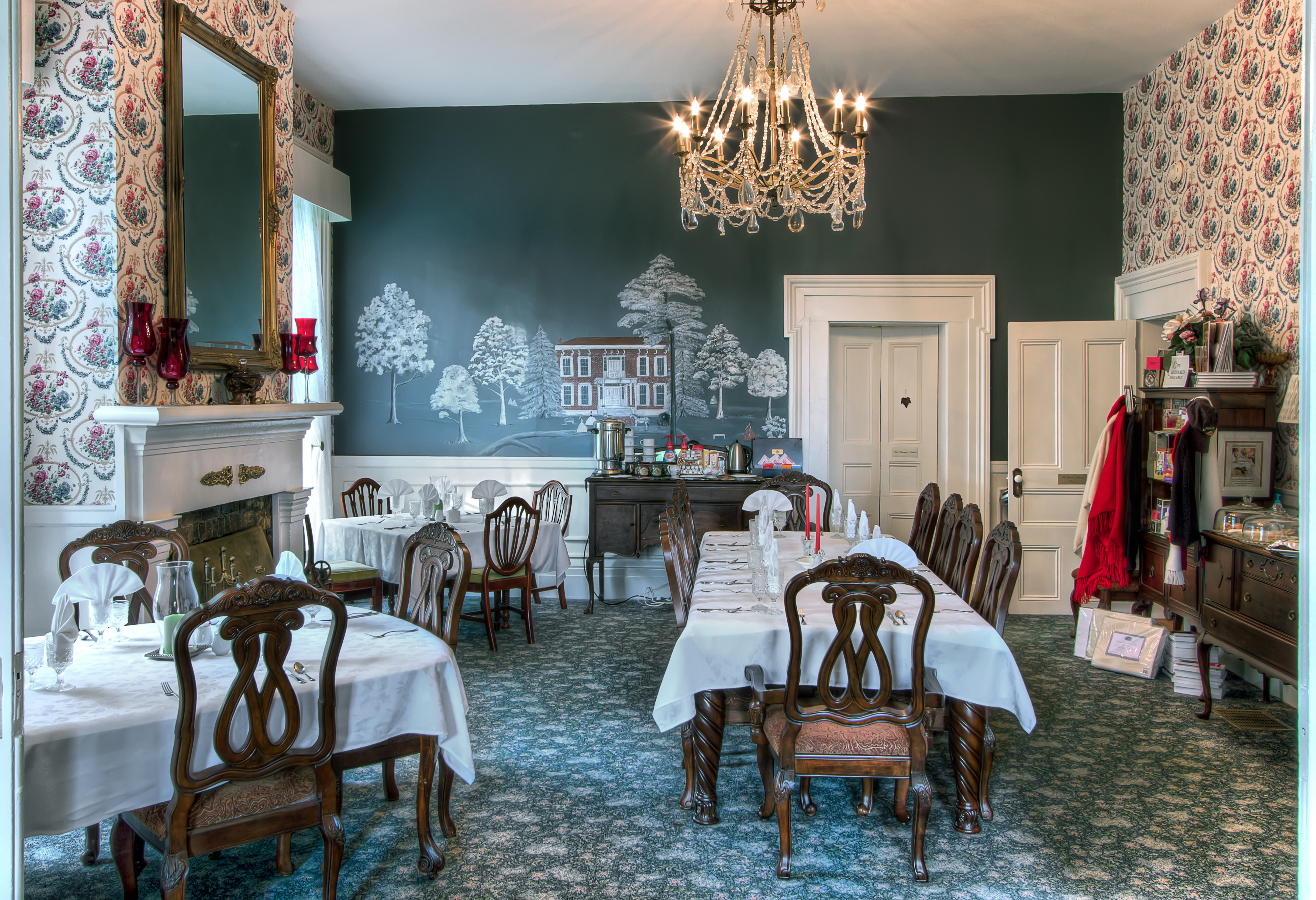 Photo of Maple Hill Manor's dining room