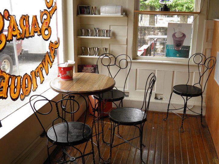 Table and chairs to enjoy your dessert at Sara's Ice Cream along the Lewis and Clark Historic Trail