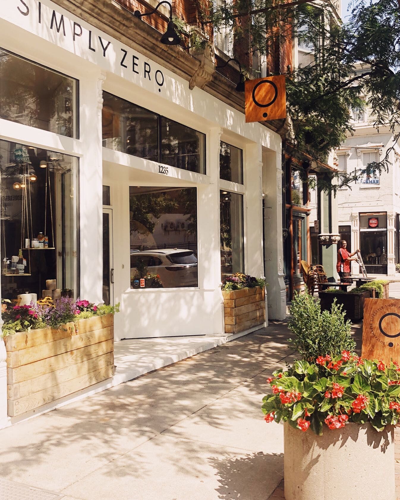 Storefront of Simply Zero along the Lewis and Clark Historic Trail