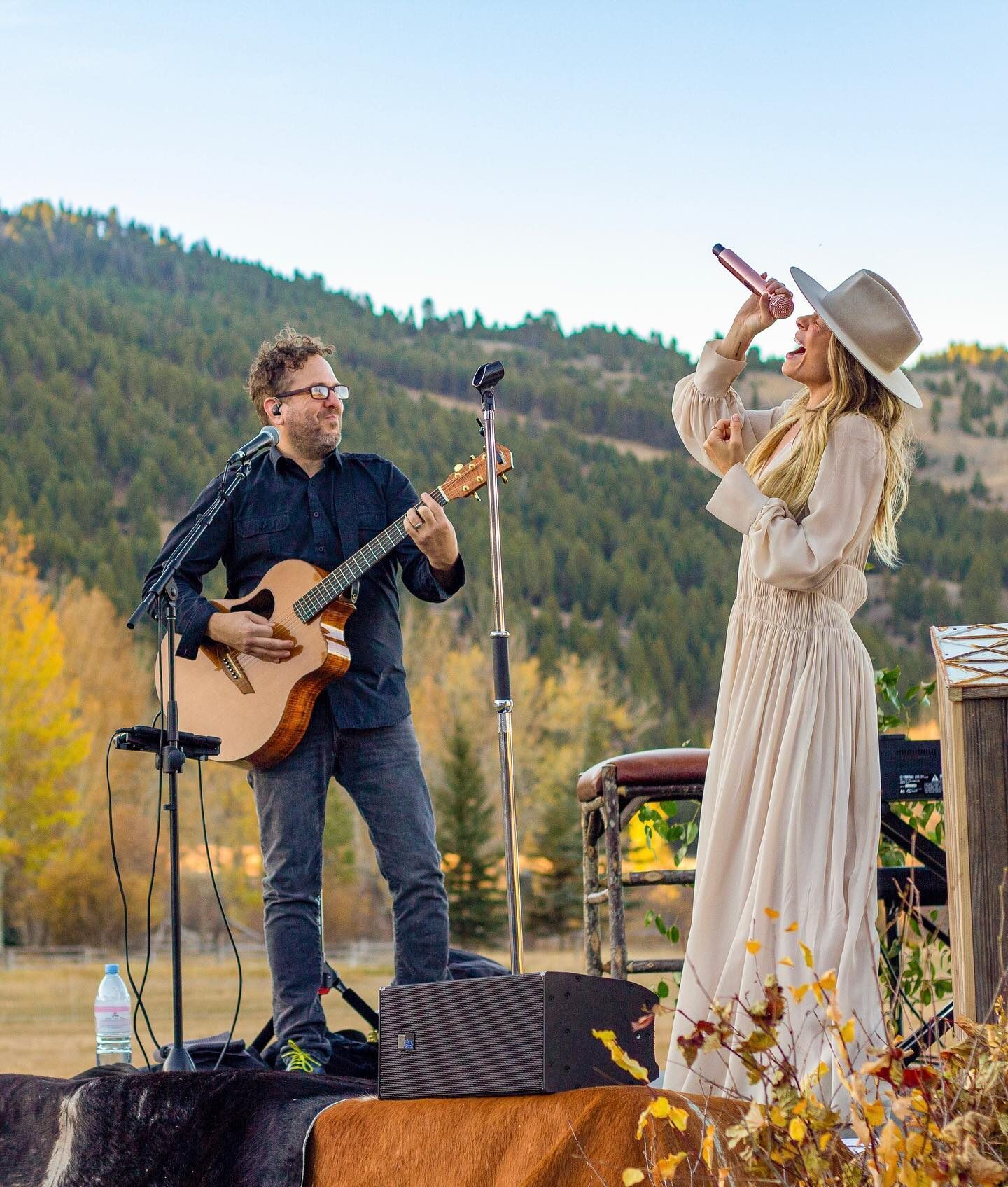 A local artist performs at The Ranch on the Lewis and Clark National Historic Trail