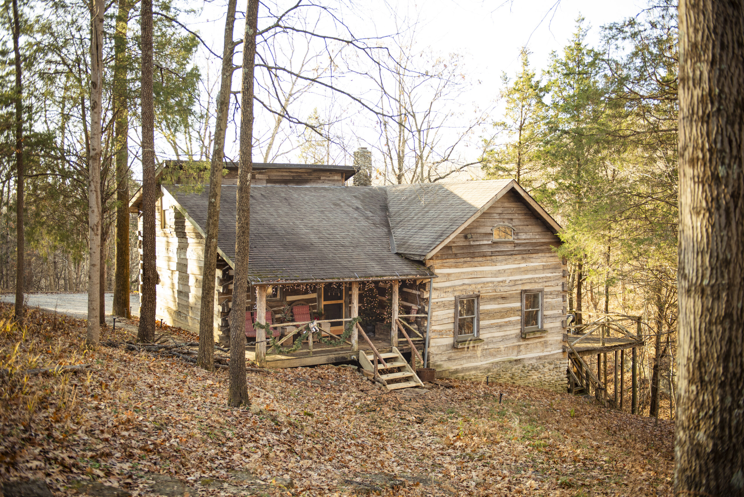 Dugan Hollow Retreats Log Cabin and Suites